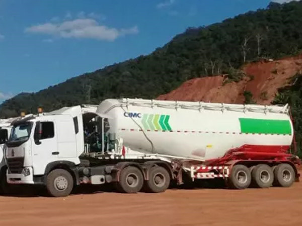 粉粒物料運(yùn)輸車(chē)