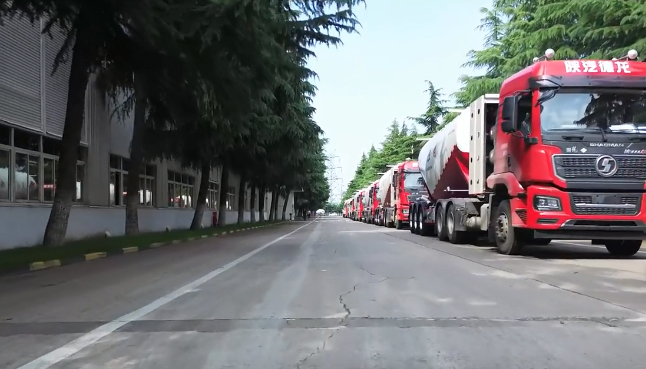 大單!100臺(tái)#粉罐半掛車 陸續(xù)發(fā)車，震撼#航拍